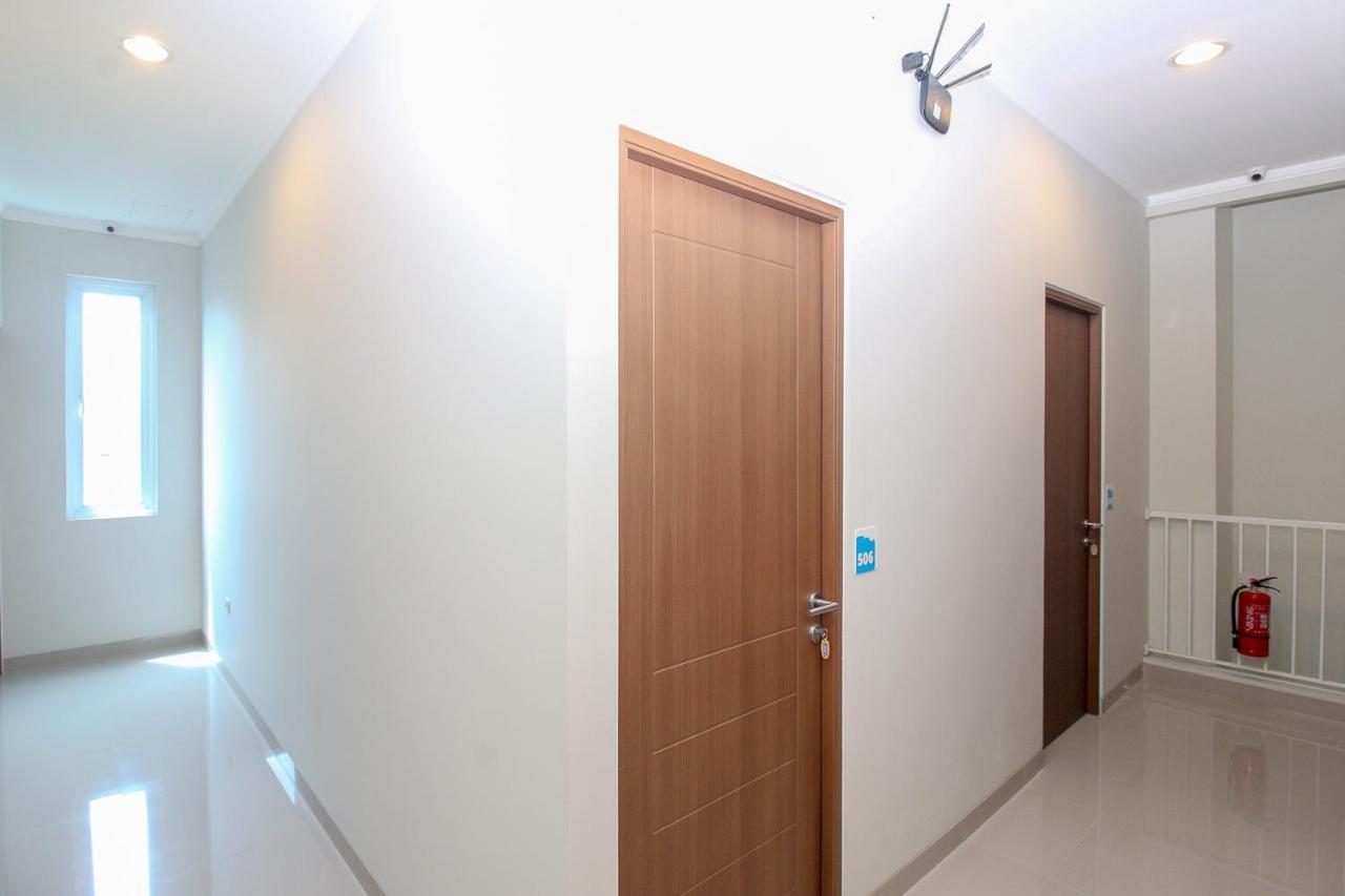 Reddoorz Plus Near Soekarno Hatta Airport Taman Mahkota Hotel Tangerang Exterior photo