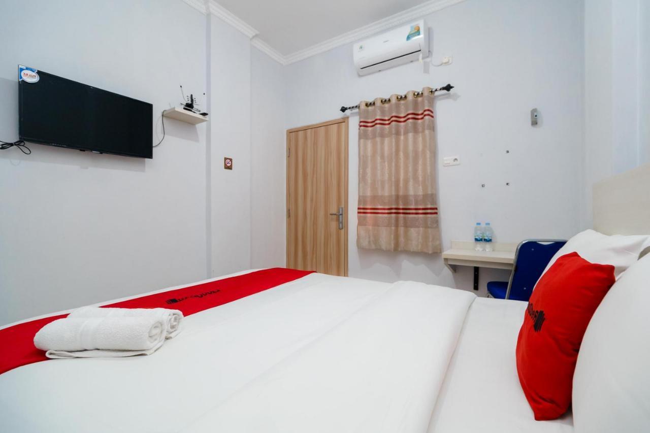 Reddoorz Plus Near Soekarno Hatta Airport Taman Mahkota Hotel Tangerang Exterior photo