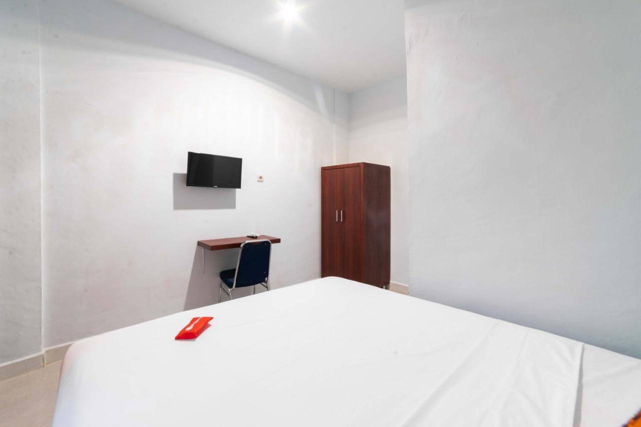 Reddoorz Plus Near Soekarno Hatta Airport Taman Mahkota Hotel Tangerang Exterior photo