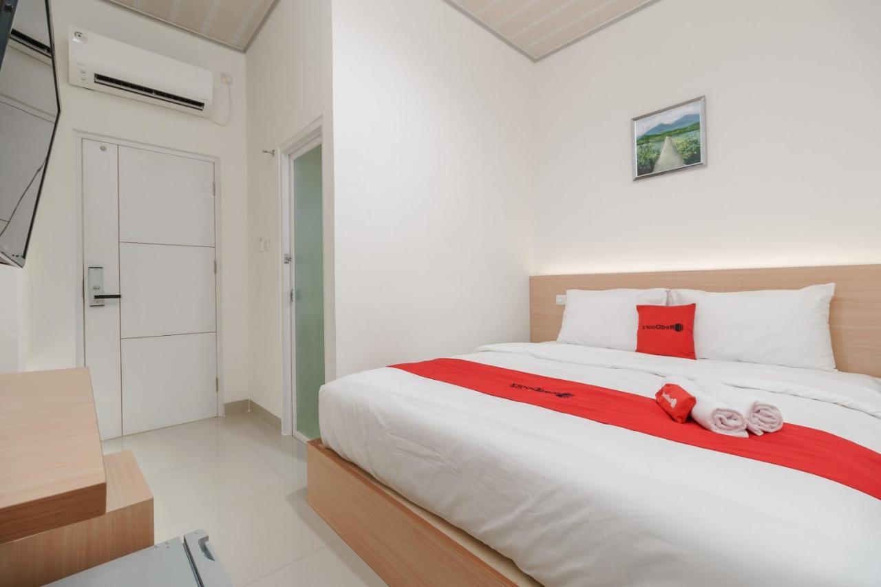 Reddoorz Plus Near Soekarno Hatta Airport Taman Mahkota Hotel Tangerang Exterior photo