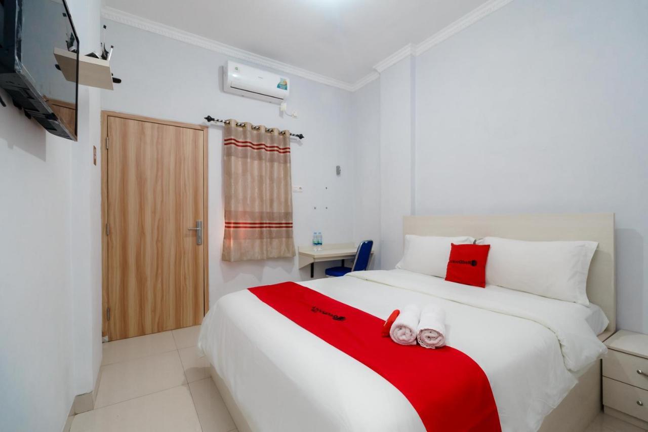 Reddoorz Plus Near Soekarno Hatta Airport Taman Mahkota Hotel Tangerang Exterior photo