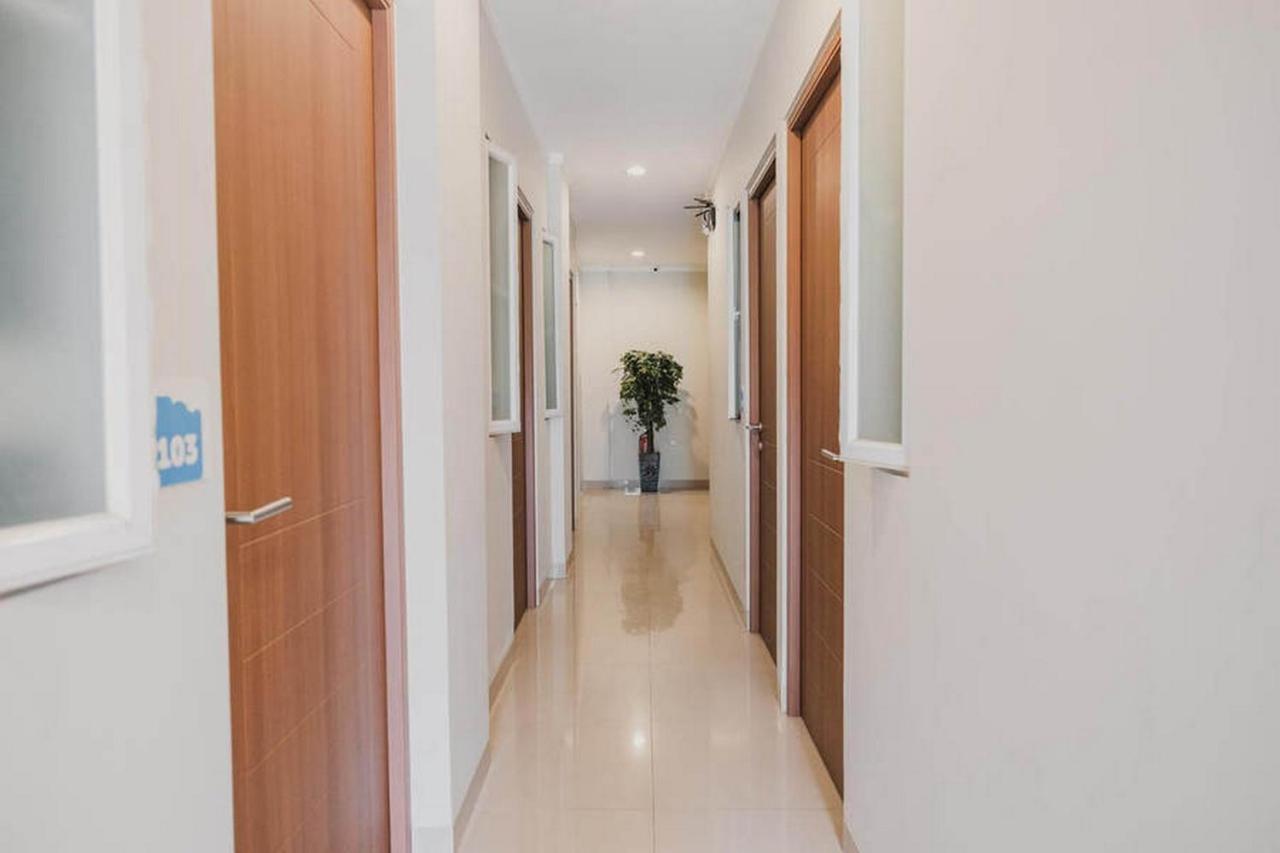 Reddoorz Plus Near Soekarno Hatta Airport Taman Mahkota Hotel Tangerang Exterior photo